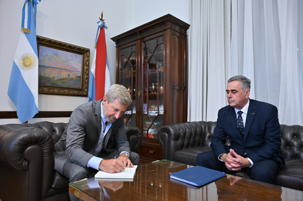 Gobierno - INTENDENTES OBRAS FRIGERIO